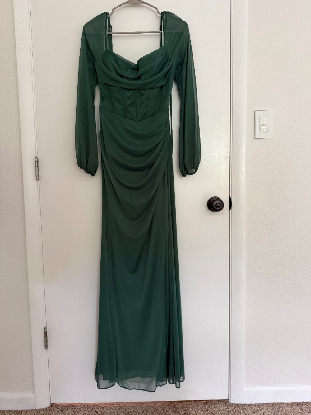 Azazie green long sleeve dress, size A8 NWT